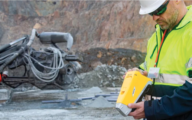 Nadir Toprak Elementlerinin XRF Analizi: 55 kV Vanta Max